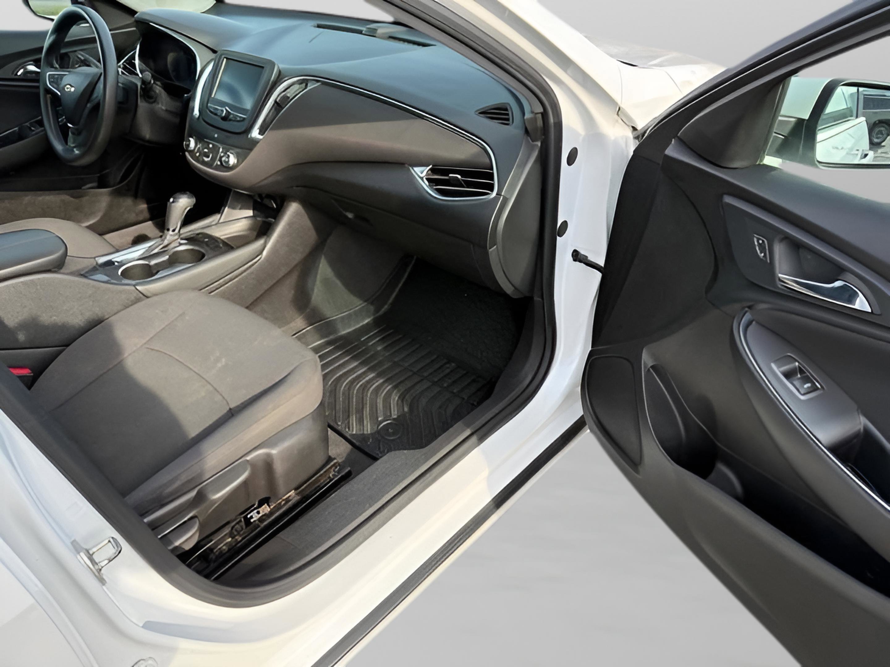 Used 2017 Chevrolet Malibu LT FWD image 13
