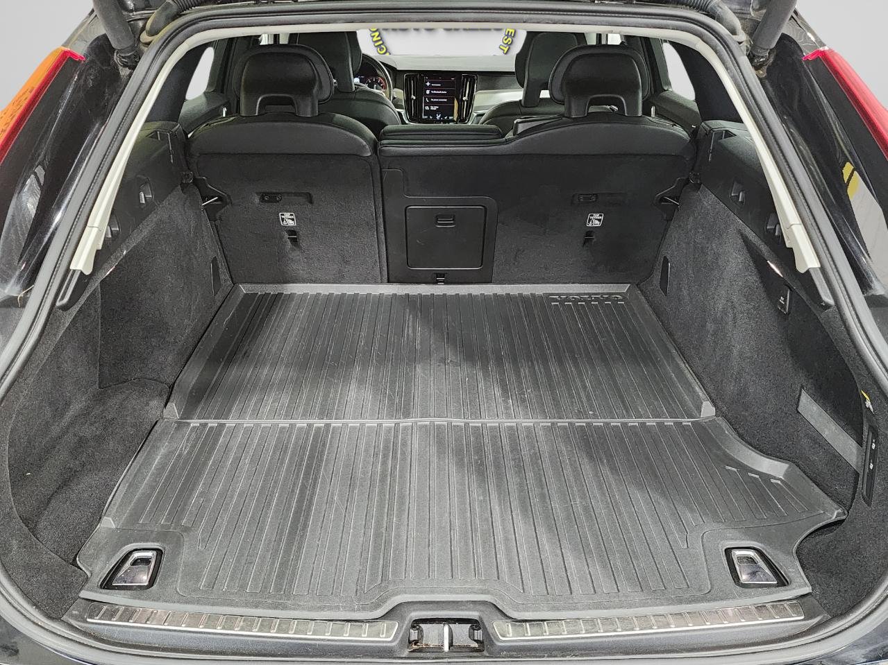 Used 2018 Volvo V90 T5 Cross Country w/ Convenience Package image 35