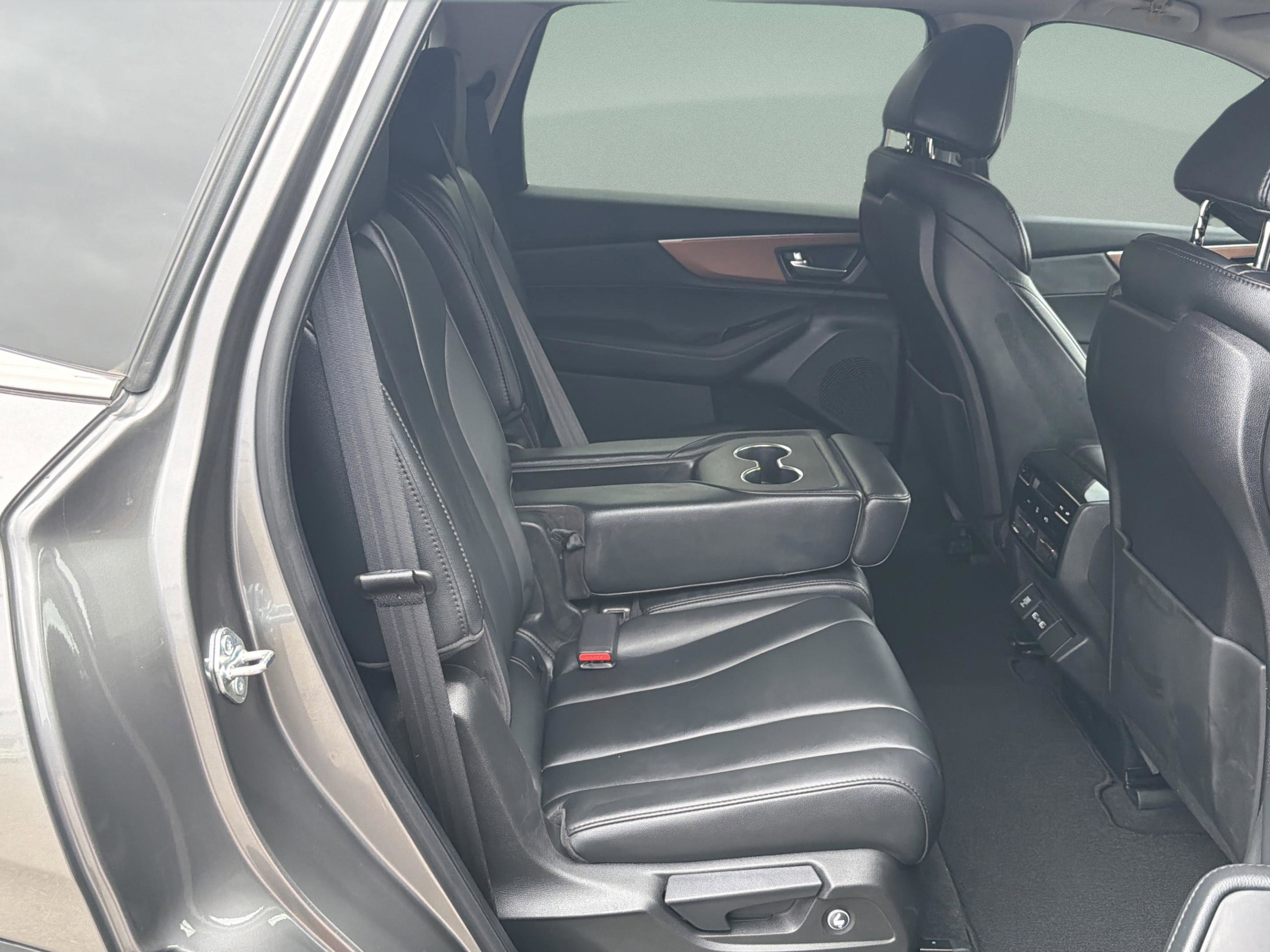 Used 2022 Acura MDX FWD image 26