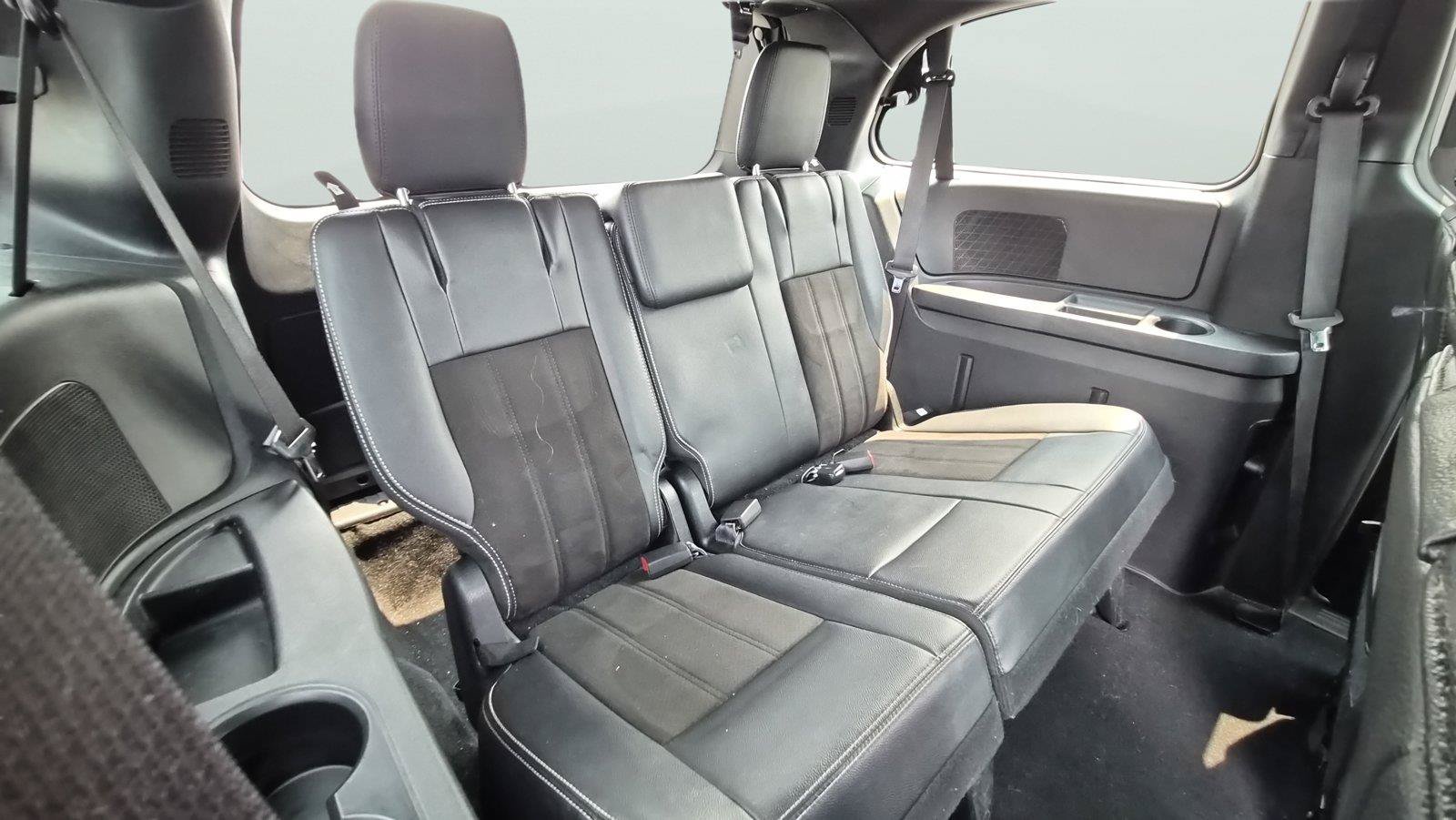 Used 2019 Dodge Grand Caravan SXT w/ Blacktop Package FWD image 20