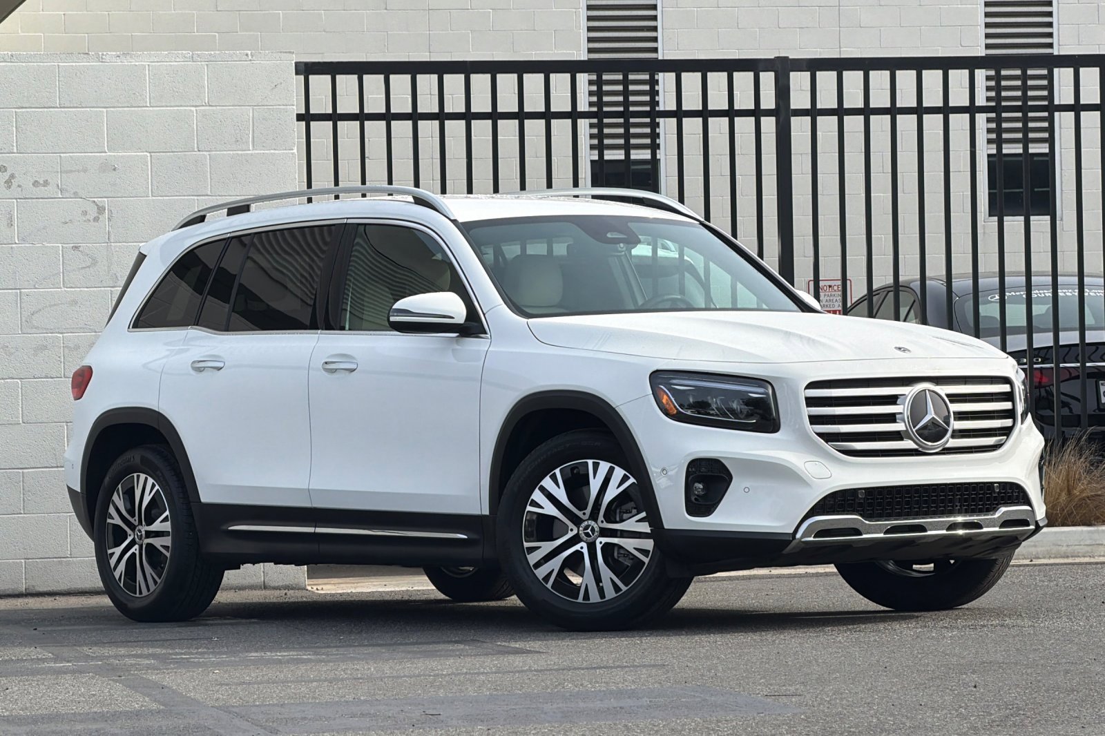 Certified 2025 Mercedes-Benz GLB 250 image 2