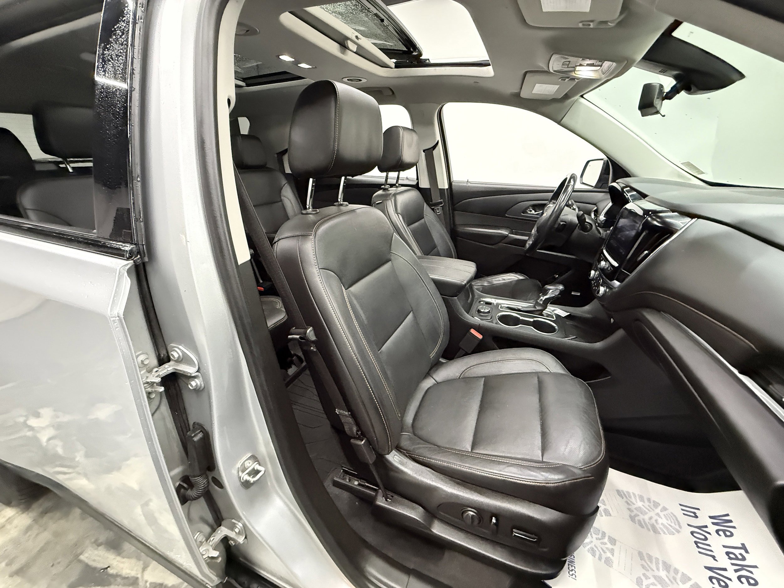 Used 2021 Chevrolet Traverse Premier w/ Redline Edition AWD/4WD image 23