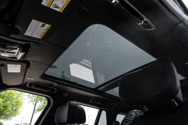 New 2026 Land Rover Range Rover SV AWD/4WD image 5