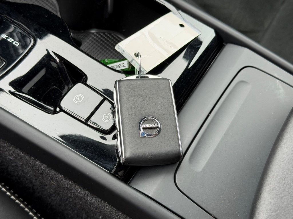 Used 2020 Volvo XC40 T5 R-Design w/ Protection Package Premier image 32