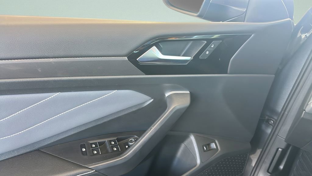 Certified 2025 Volkswagen Jetta SEL FWD image 21