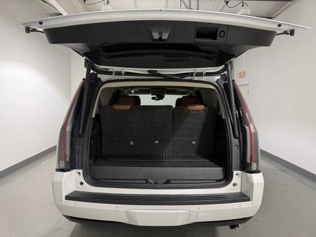 Used 2016 Cadillac Escalade Premium AWD/4WD image 7