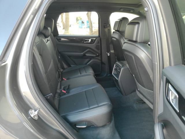 Used 2020 Porsche Cayenne AWD/4WD image 24
