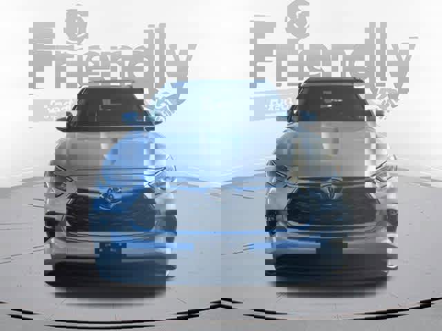 Used 2023 Toyota Highlander XLE image 2