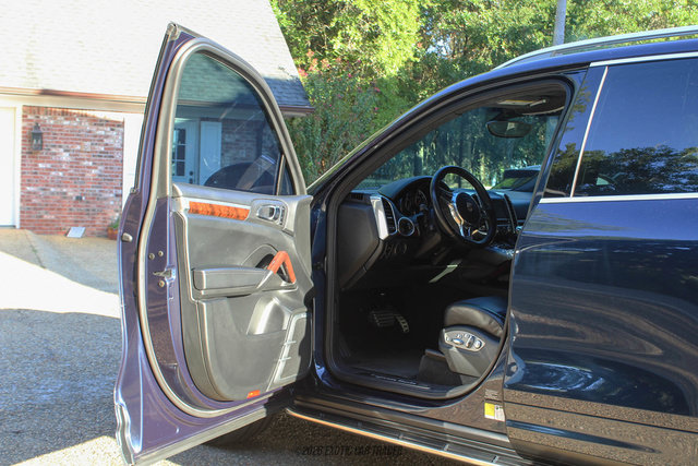 Used 2012 Porsche Cayenne Turbo AWD/4WD image 28