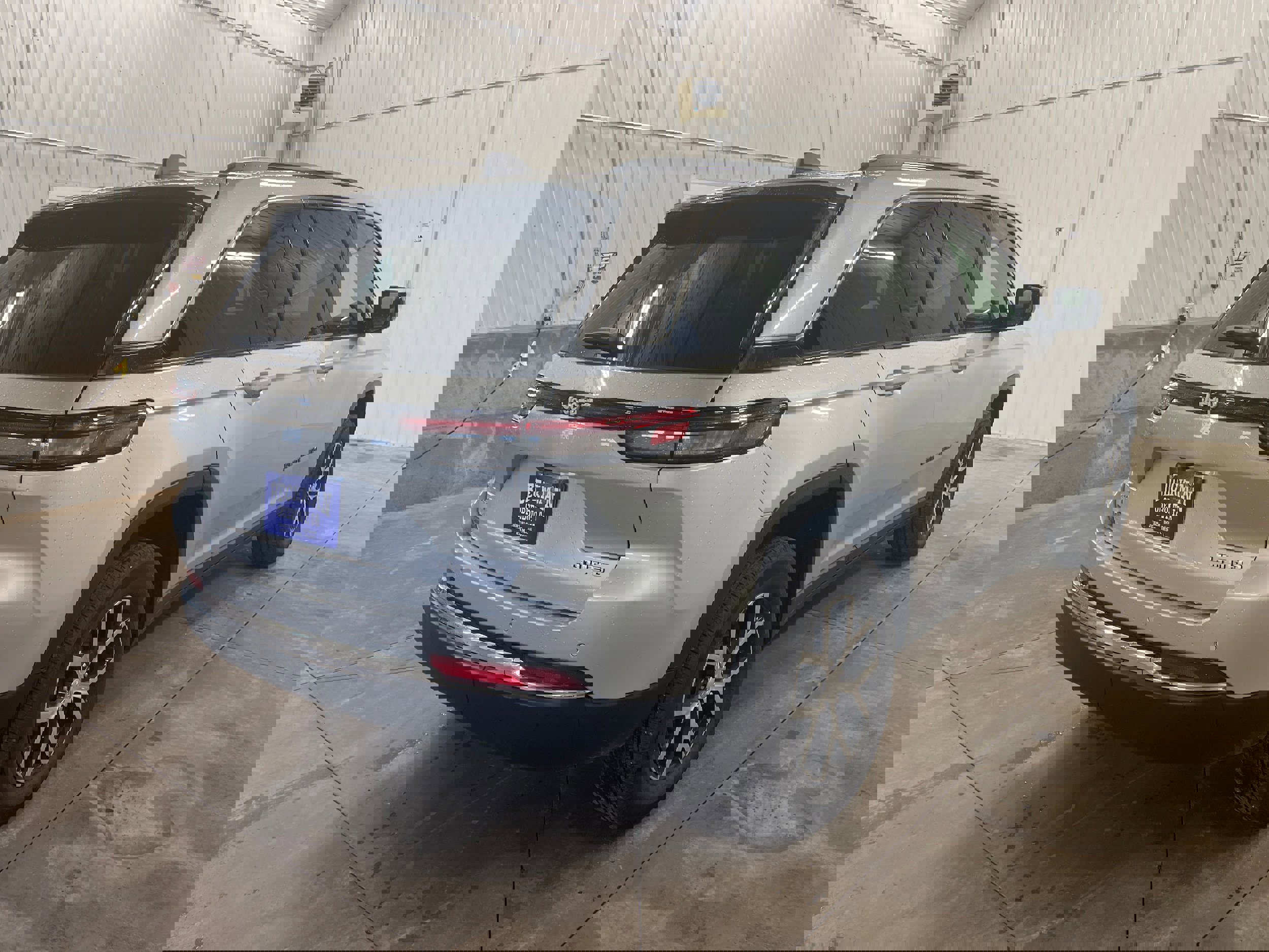 Used 2024 Jeep Grand Cherokee Limited image 5