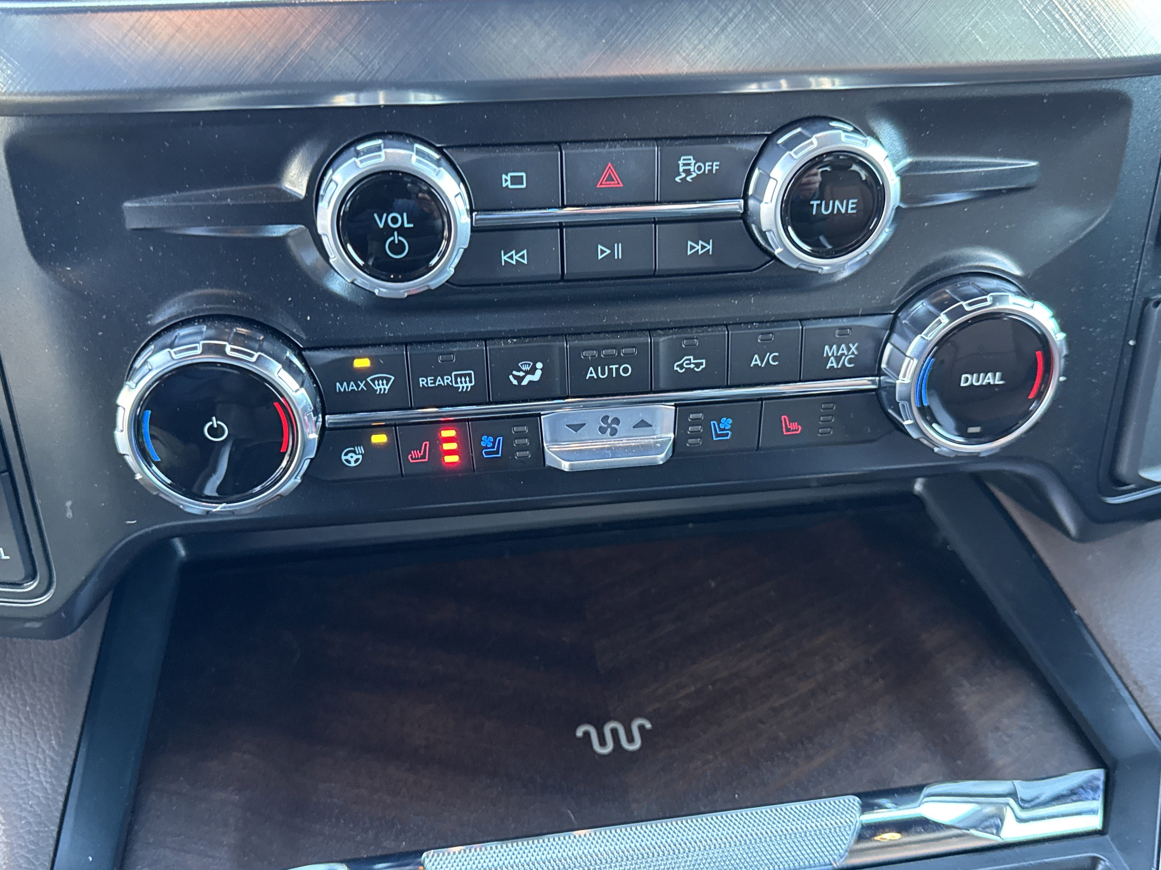 Used 2025 Ford F350 King Ranch w/ FX4 Off-Road Package image 28