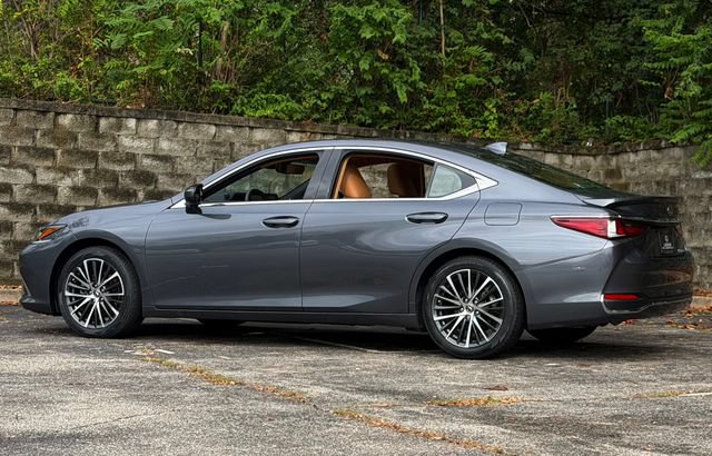 Certified 2024 Lexus ES 300h w/ Premium Package FWD image 11