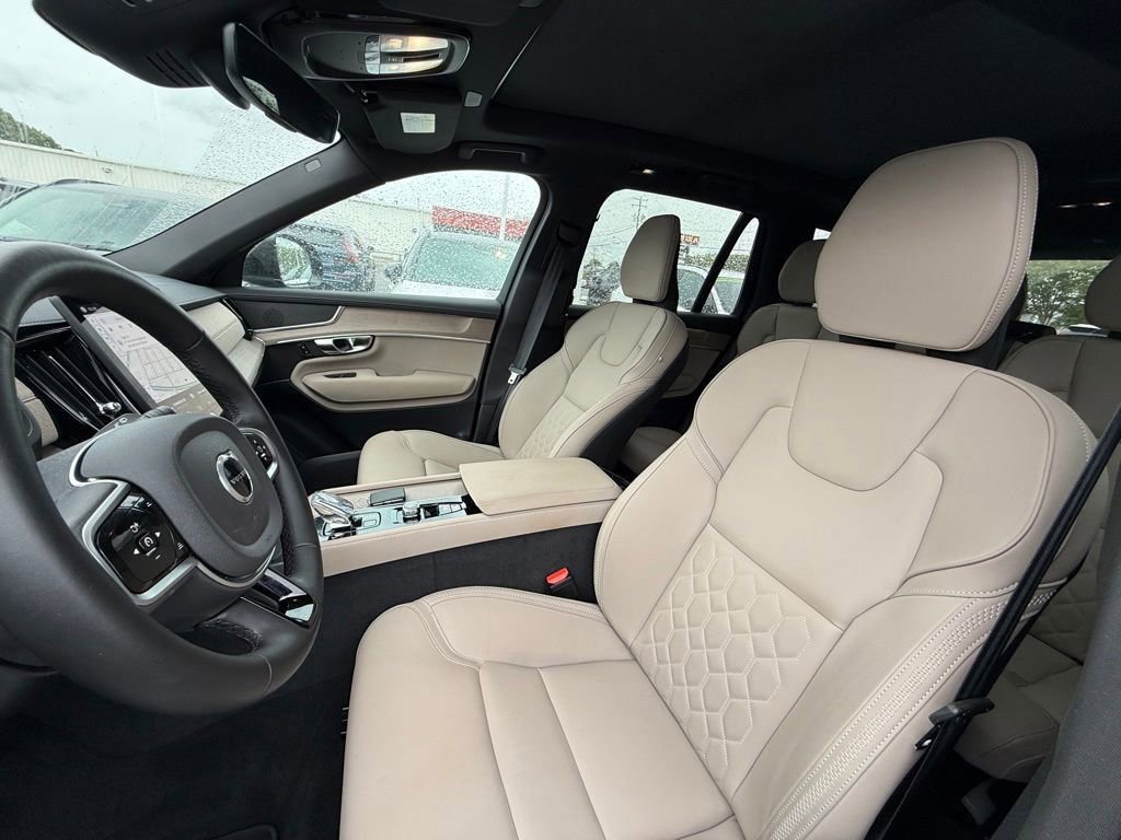 Used 2025 Volvo XC90 B5 Core AWD/4WD image 4