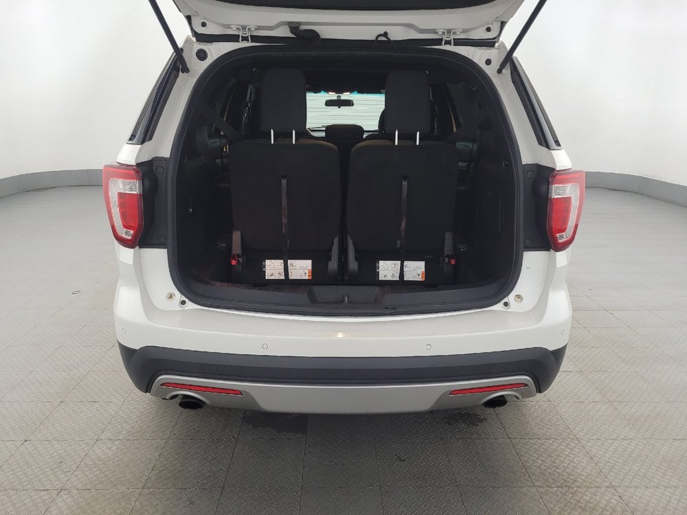 Used 2016 Ford Explorer XLT image 29