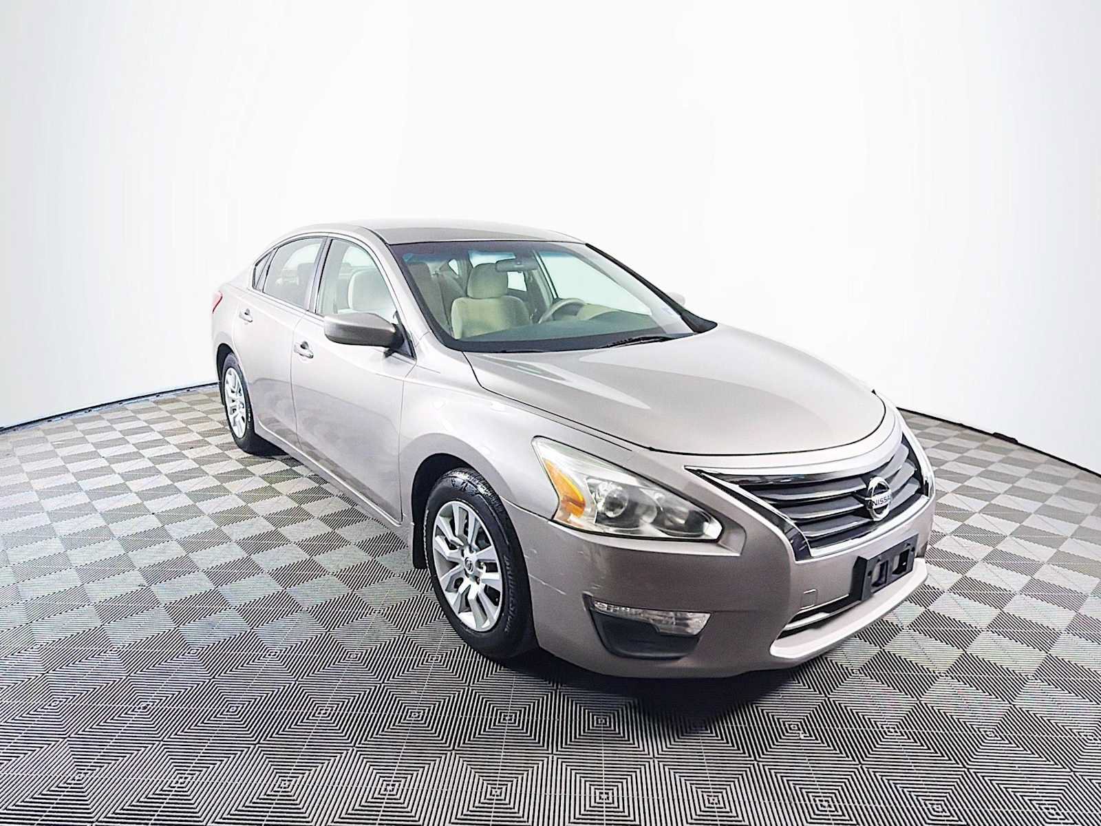 Used 2013 Nissan Altima 2.5 S FWD image 3
