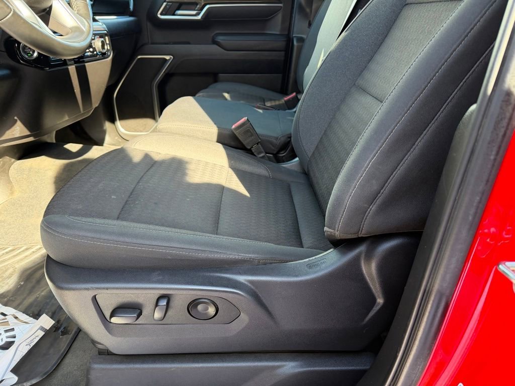 Used 2025 Chevrolet Silverado 1500 LT image 13