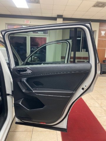 Used 2018 Volkswagen Tiguan SE AWD/4WD image 11