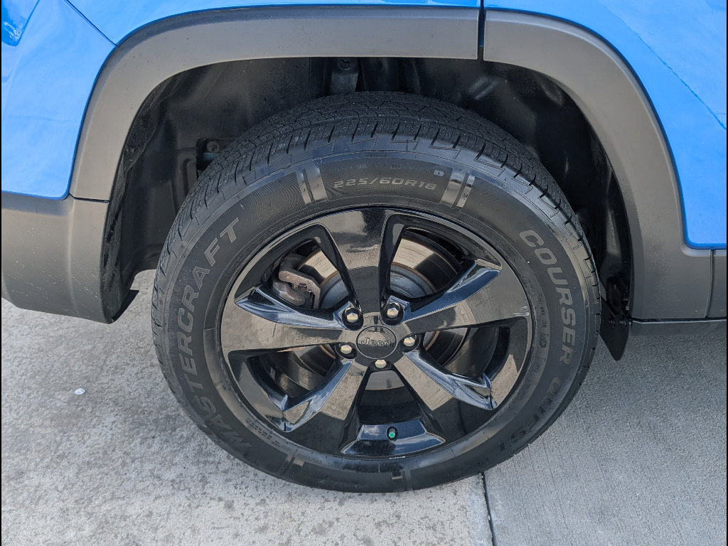 Used 2020 Jeep Cherokee Latitude Plus AWD/4WD image 16