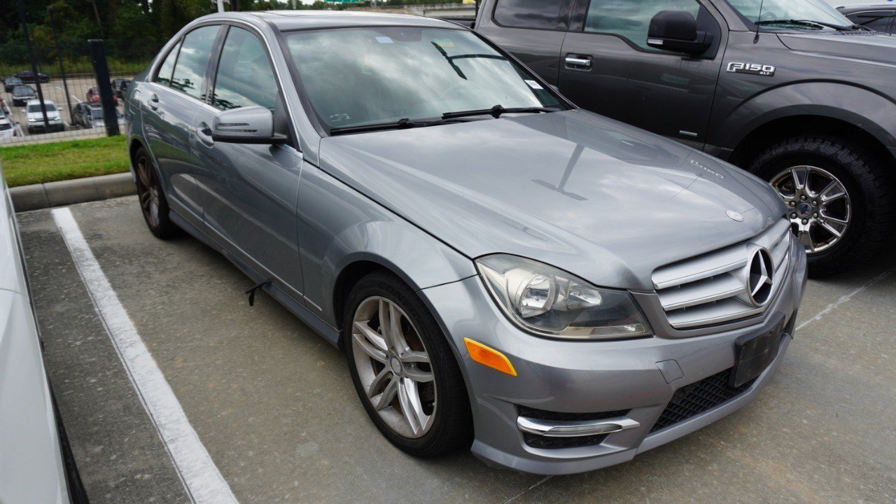 Used 2013 Mercedes-Benz C 250 Sedan image 3