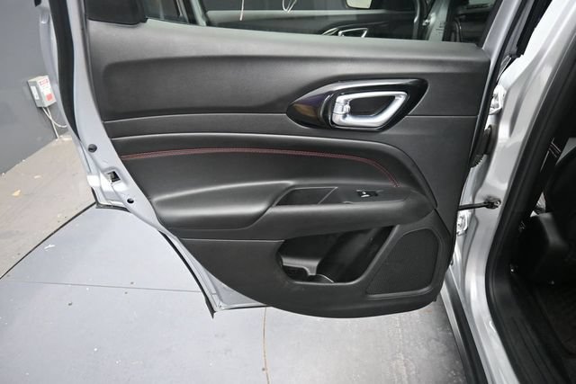 Used 2025 Jeep Compass Trailhawk AWD/4WD image 13