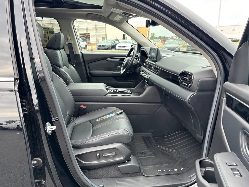 Certified 2025 Honda Pilot Touring image 43