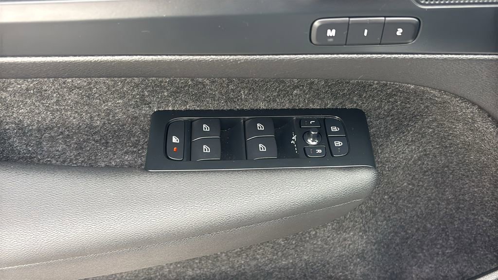 Certified 2026 Volvo XC40 B5 Plus AWD/4WD image 12