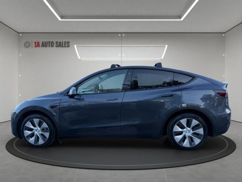 Used 2021 Tesla Model Y Long Range image 2