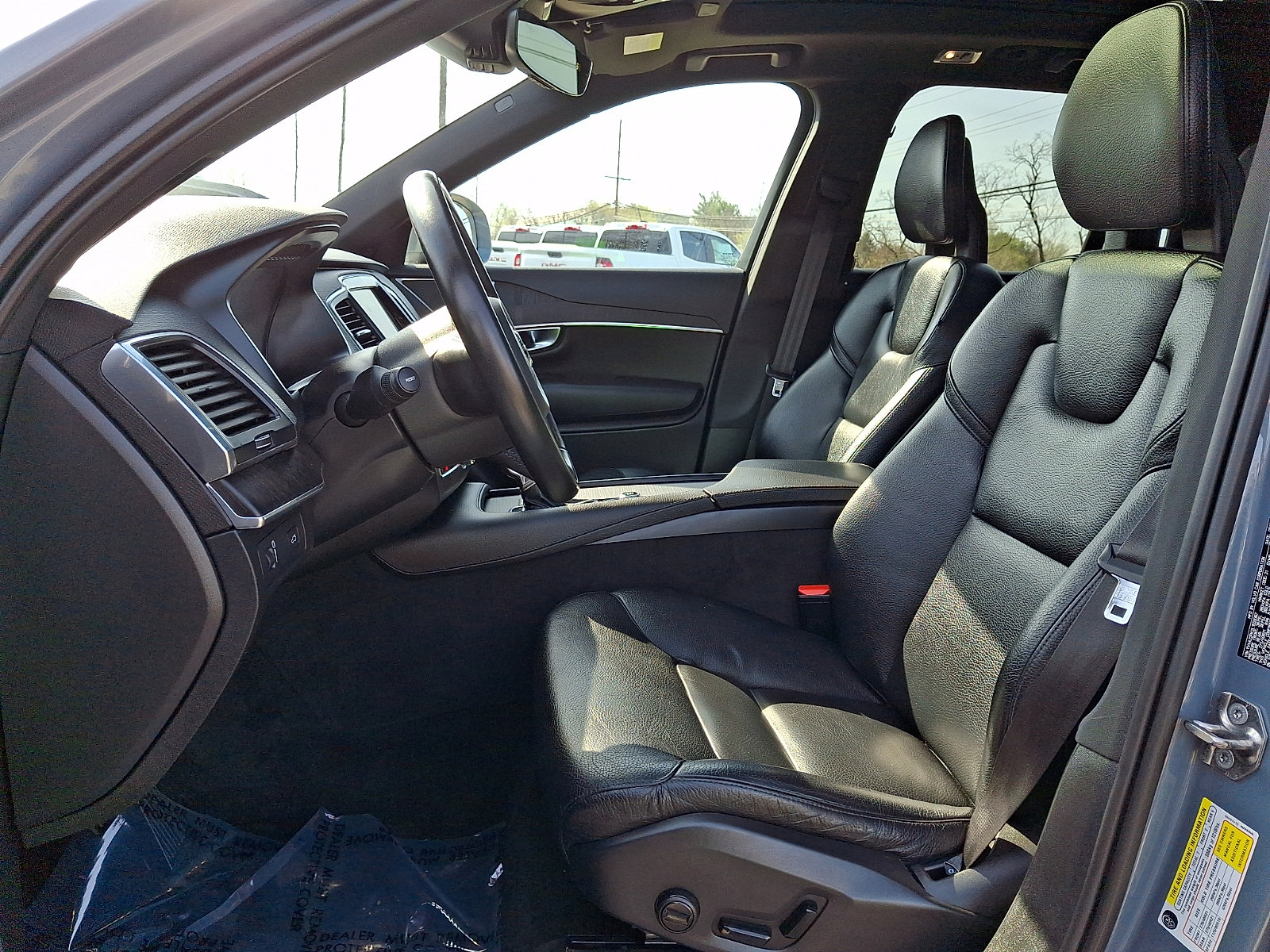 Used 2020 Volvo XC90 T6 Momentum w/ Protection Package Premier image 15