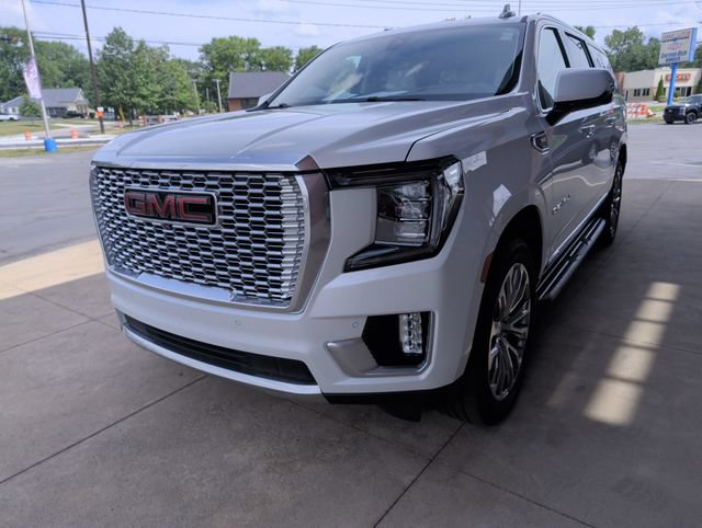 Used 2021 GMC Yukon XL Denali w/ LPO, Illumination Package AWD/4WD image 5