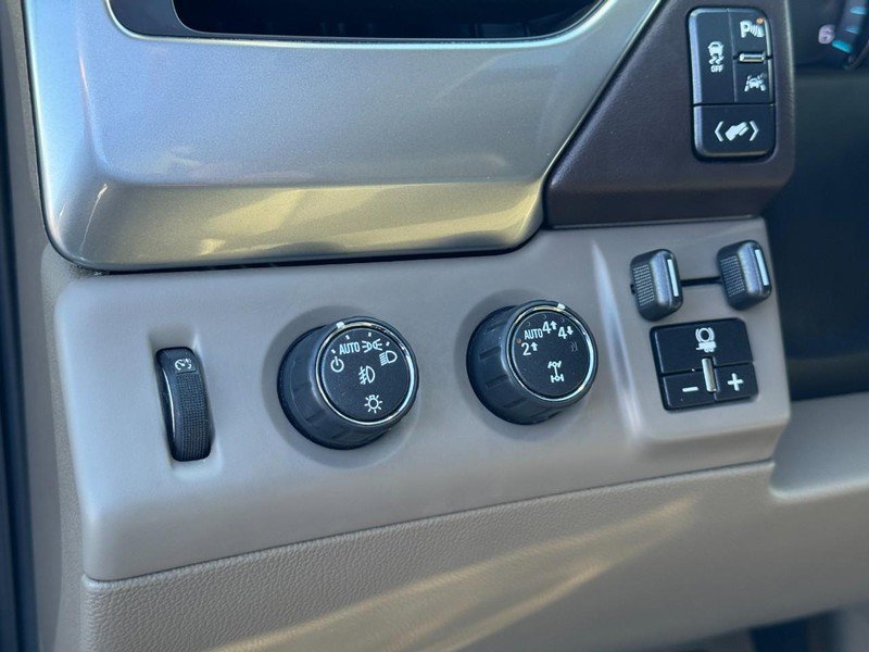 Used 2019 Chevrolet Suburban LT image 19