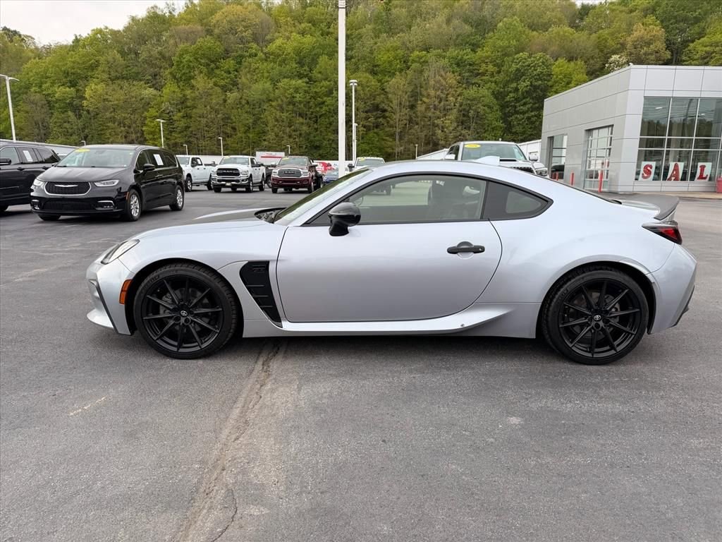 Used 2022 Toyota GR86 Premium RWD image 8
