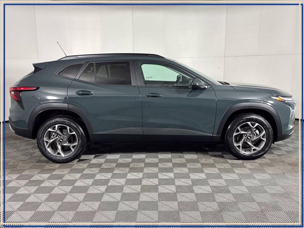 New 2026 Chevrolet Trax LT w/ LT Convenience Package FWD image 5