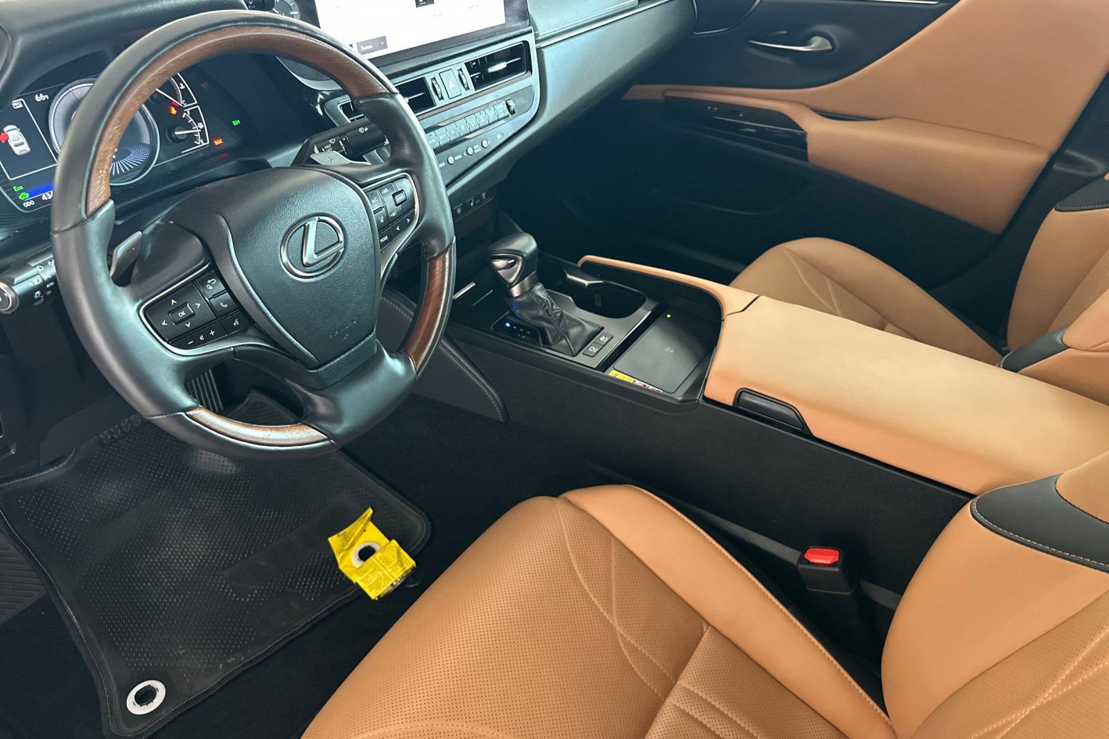 Used 2024 Lexus ES 300h w/ Accessory Package (Z1) FWD image 7
