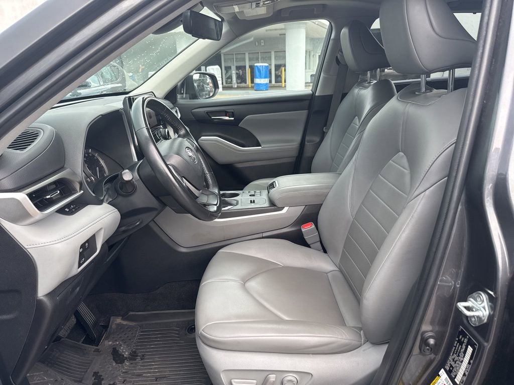 Used 2023 Toyota Highlander L image 5
