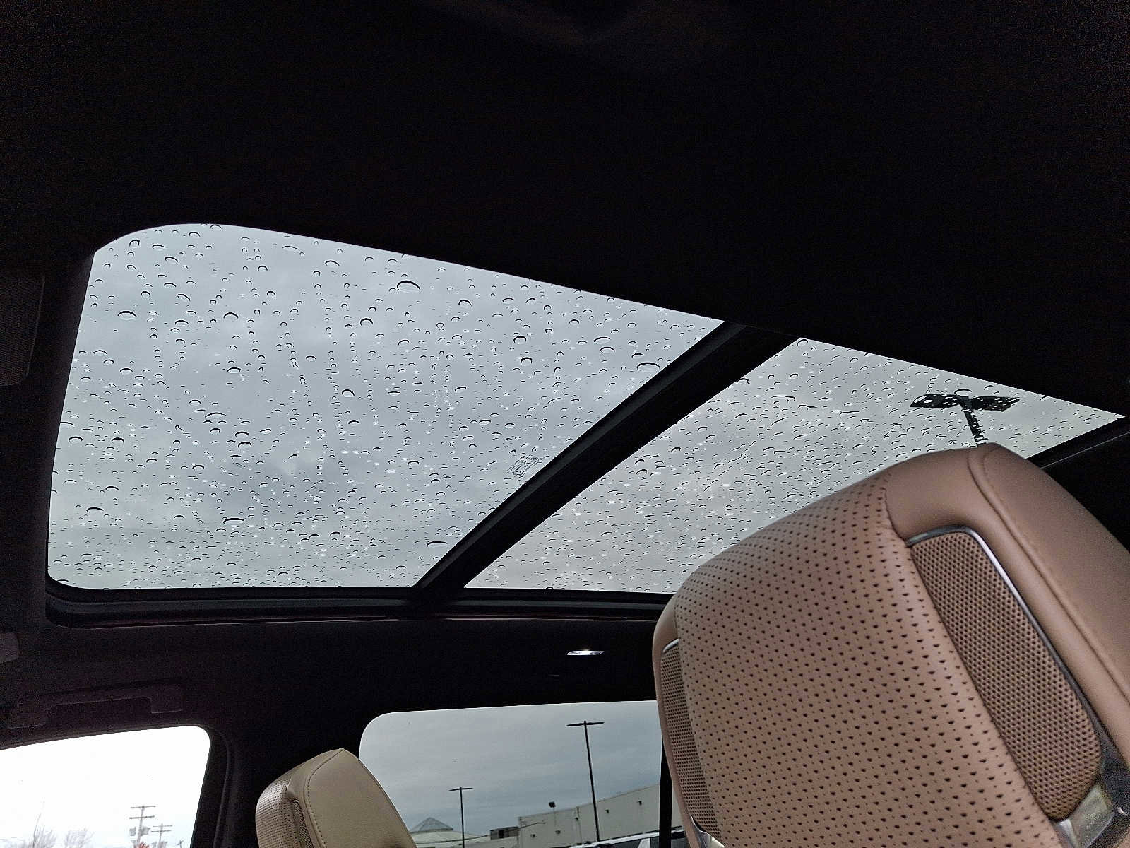 Used 2022 Cadillac Escalade ESV Premium Luxury image 16