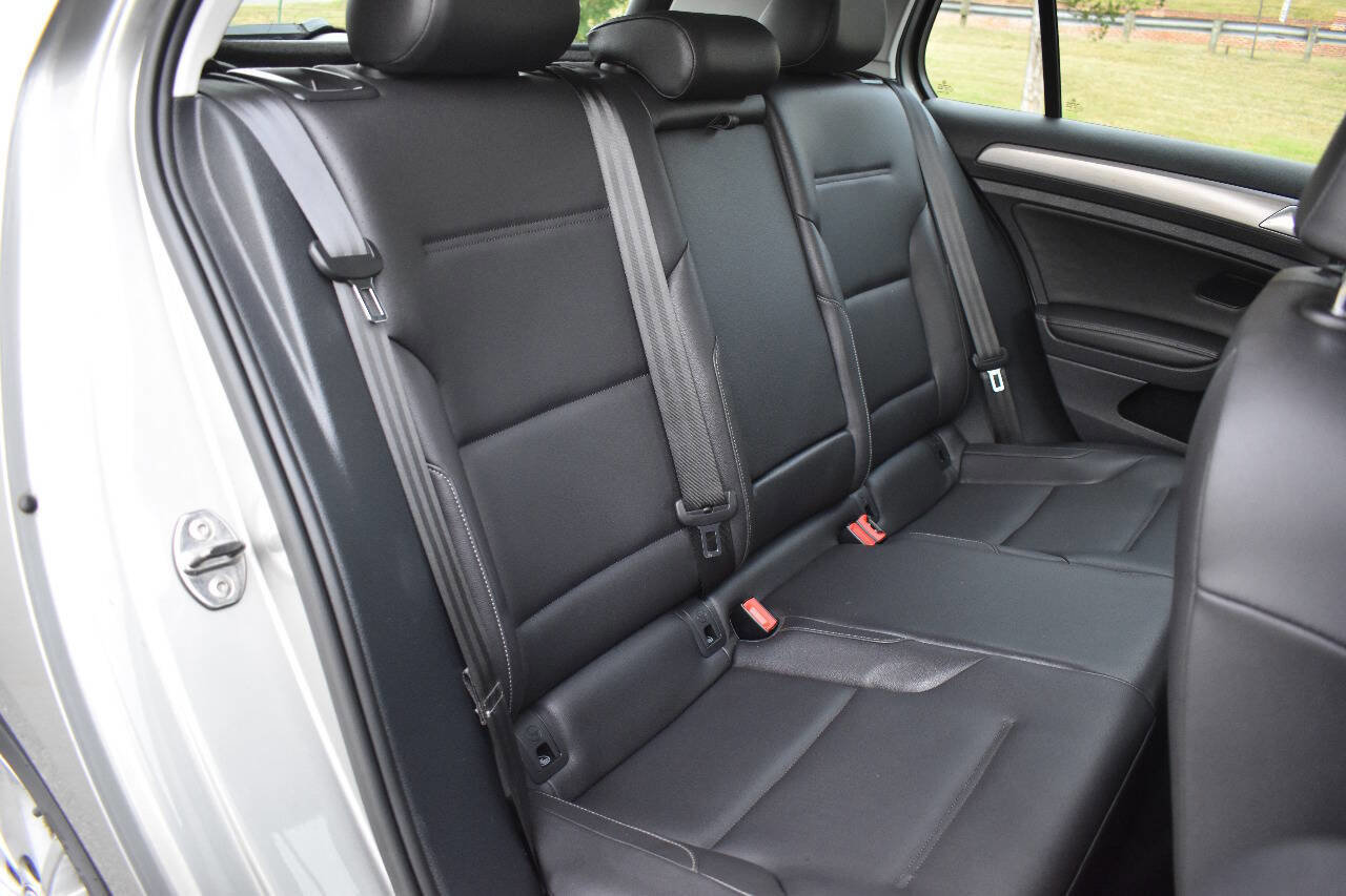 Used 2015 Volkswagen Golf S image 15