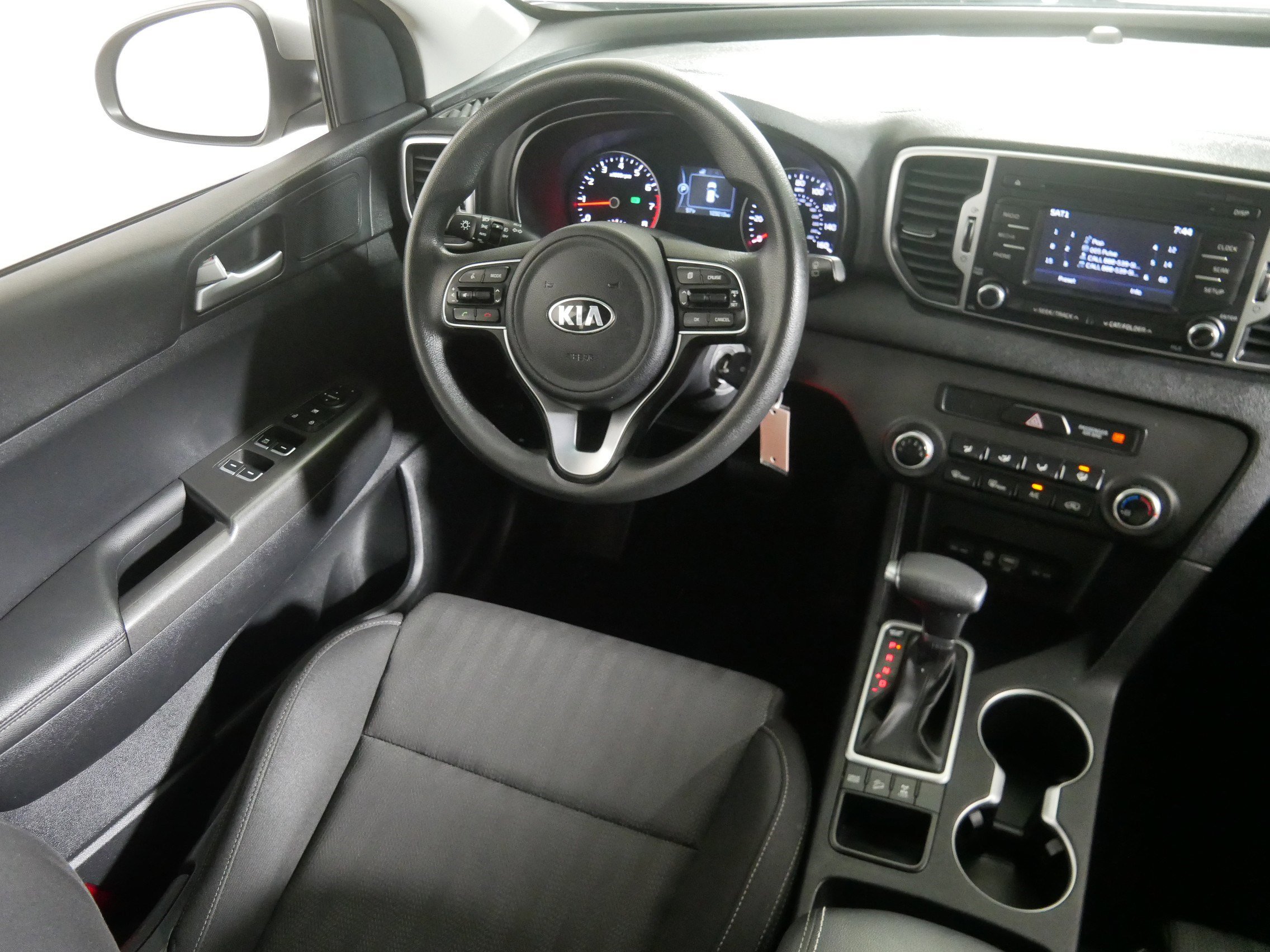 Used 2019 Kia Sportage LX image 9
