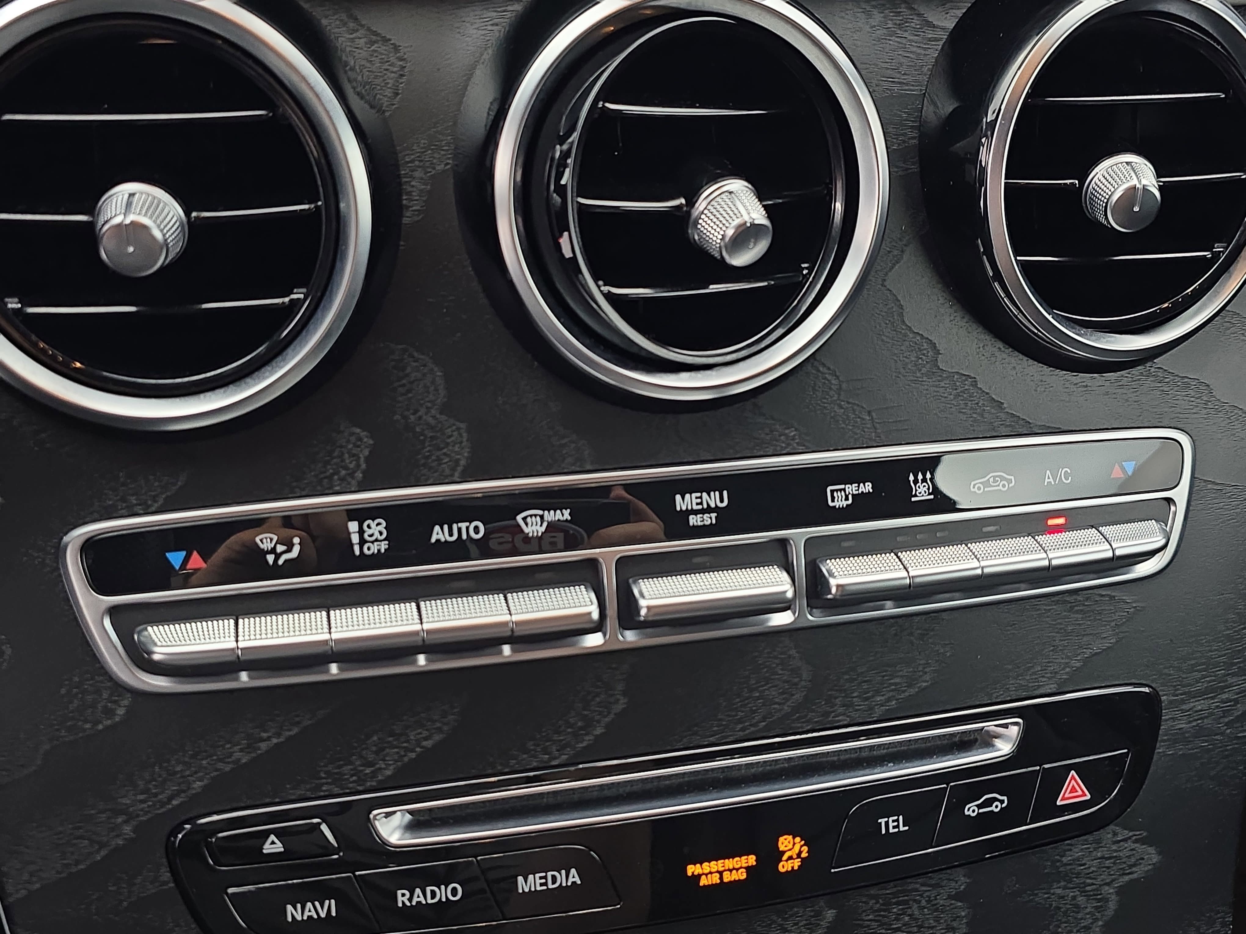 Used 2019 Mercedes-Benz GLC 350e 4MATIC image 23