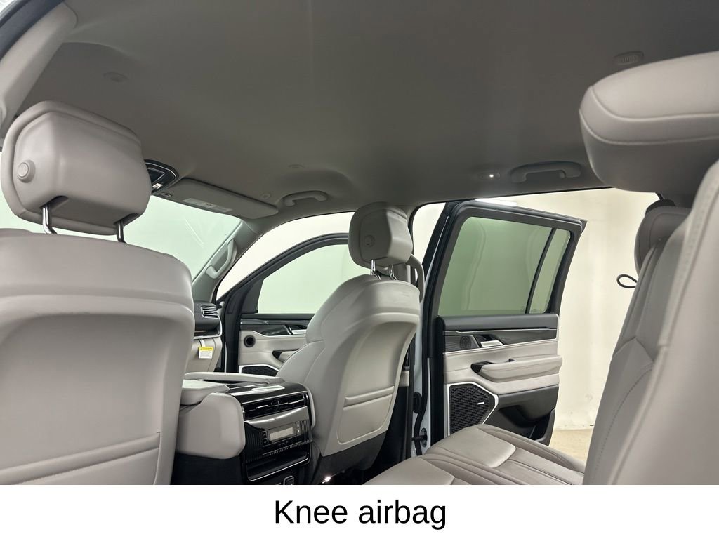 Used 2024 Jeep Wagoneer L 4WD image 30