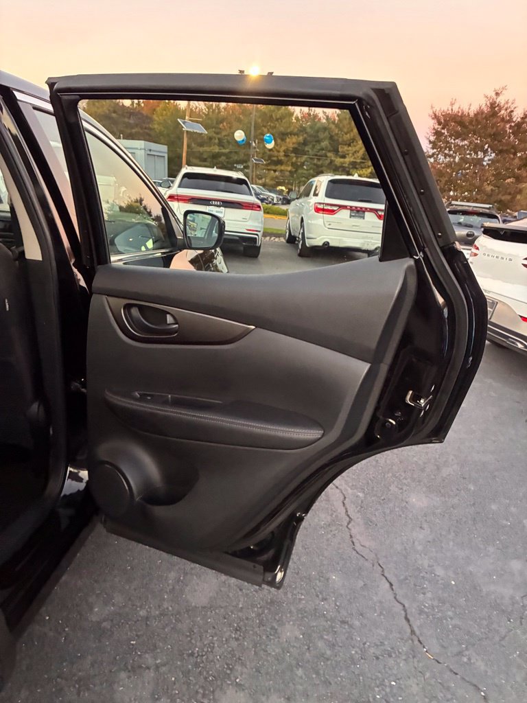 Used 2021 Nissan Rogue Sport S AWD/4WD image 23