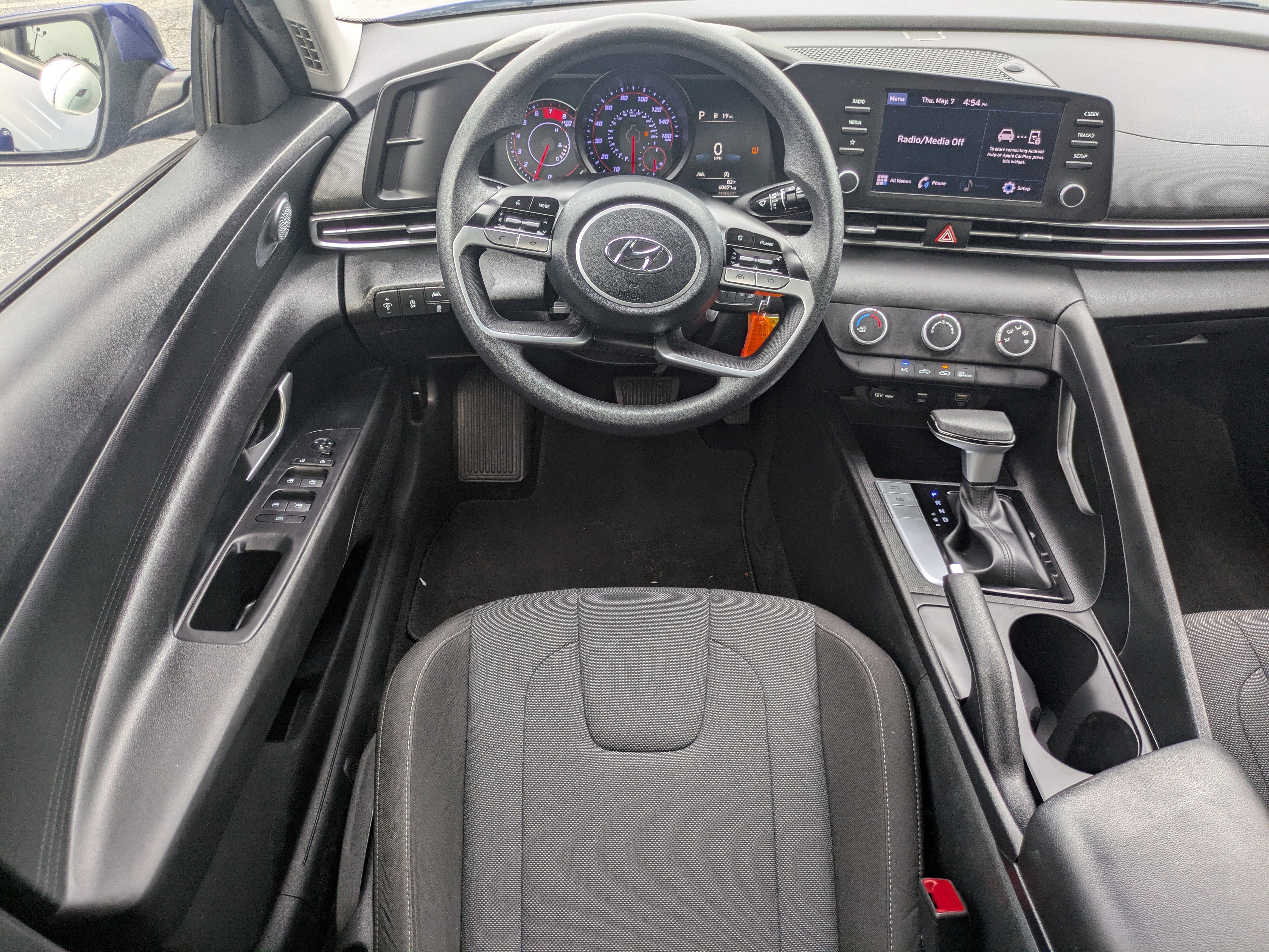 Used 2023 Hyundai Elantra SE FWD image 4
