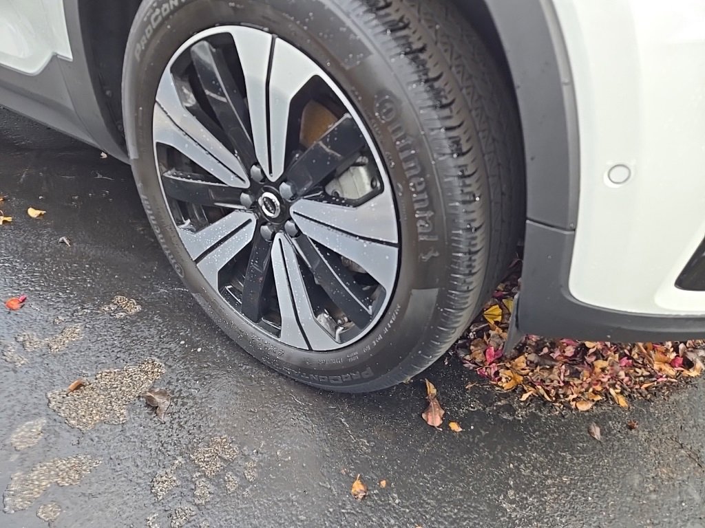 Certified 2023 Volvo C40 P8 Recharge Plus w/ Climate Package image 3