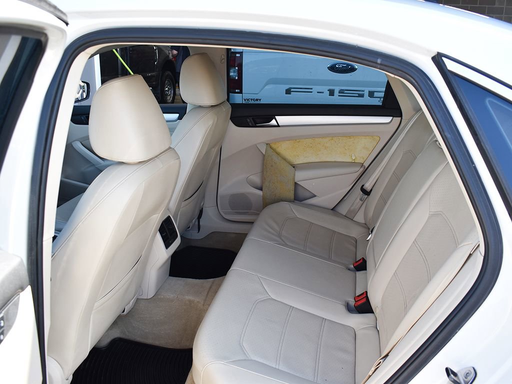 Used 2013 Volkswagen Passat TDI SE image 6