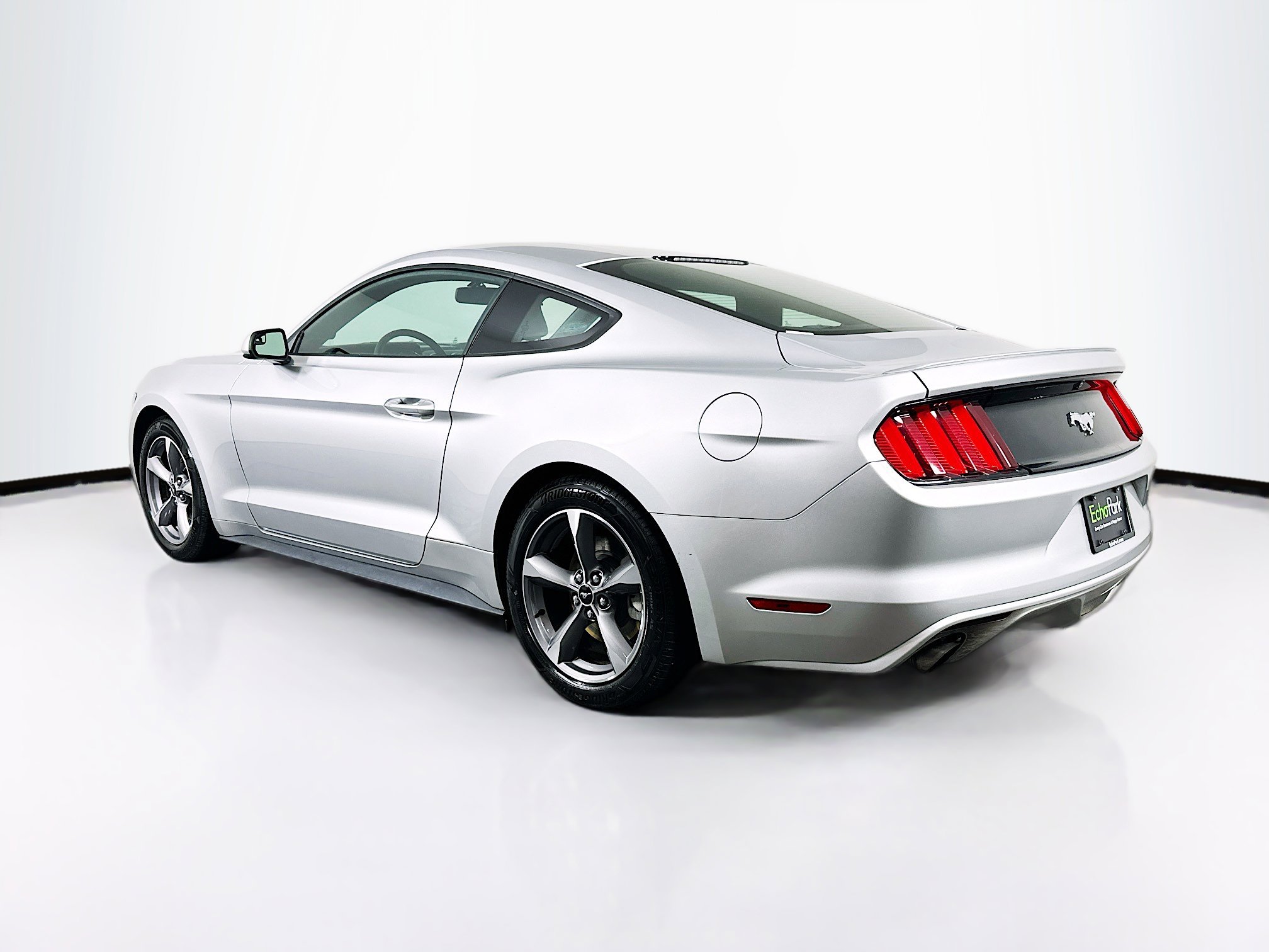 Used 2017 Ford Mustang Coupe RWD image 5