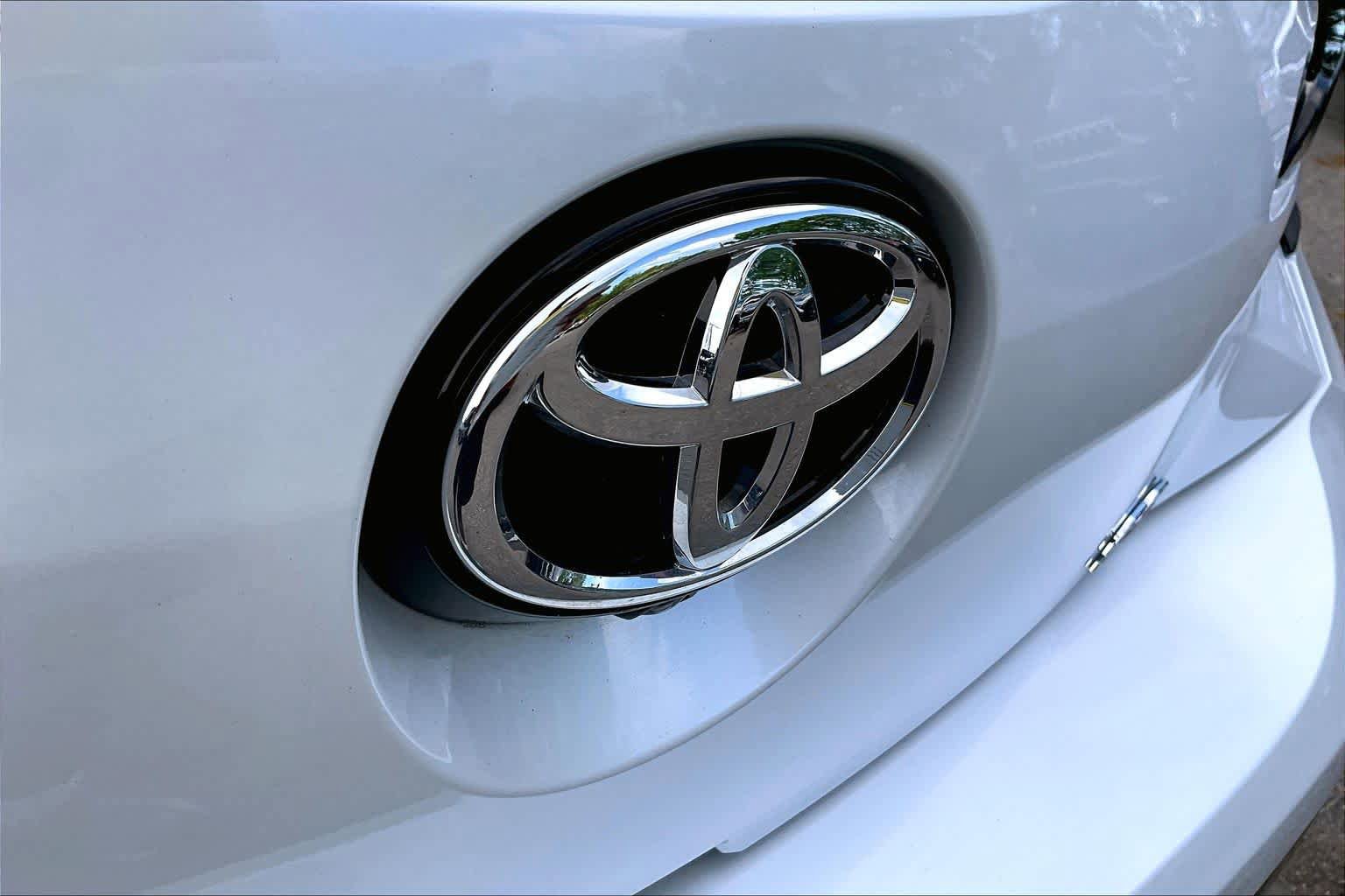 Certified 2024 Toyota Corolla SE FWD image 29