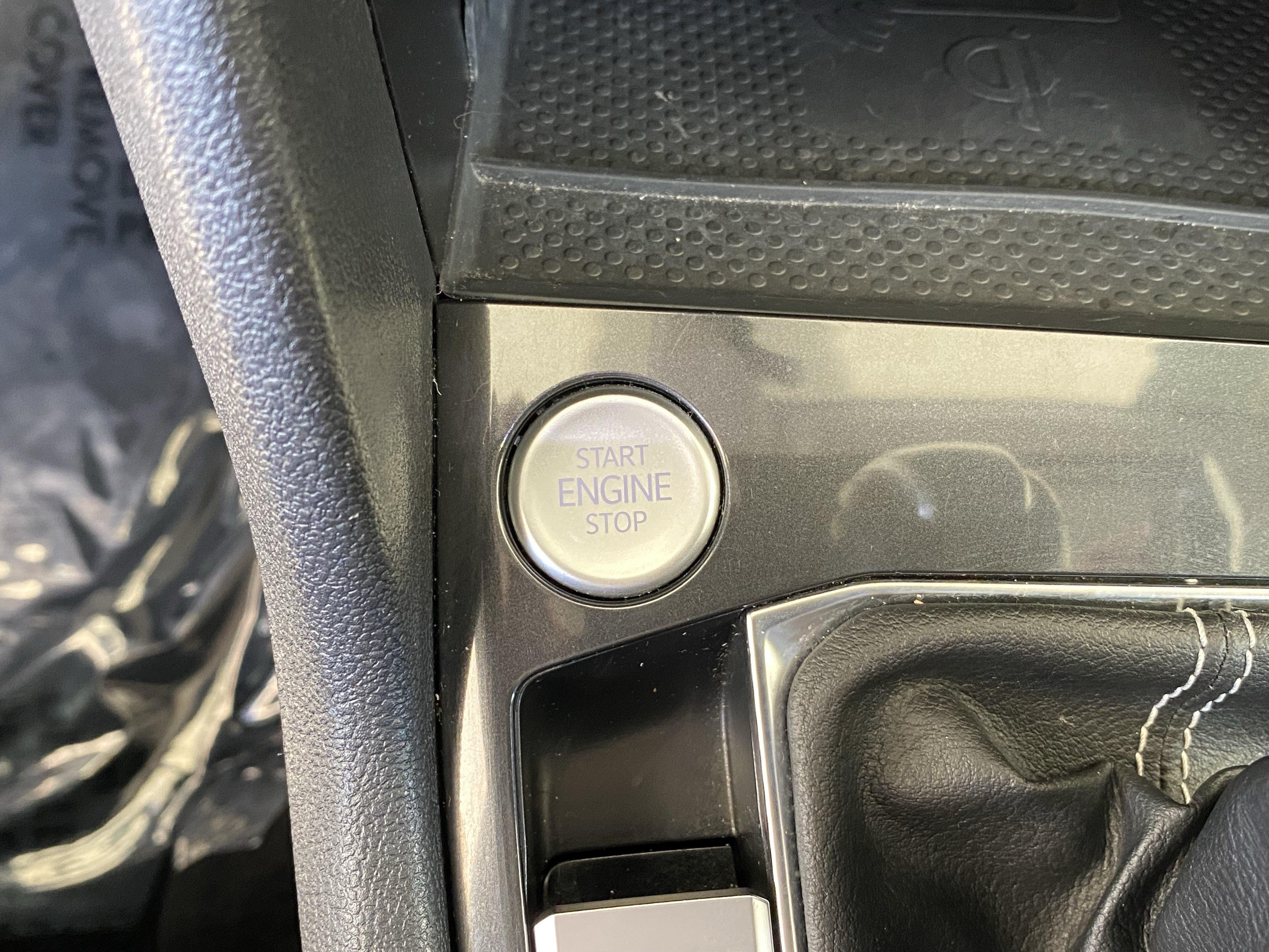 Certified 2023 Volkswagen Tiguan SE FWD image 14