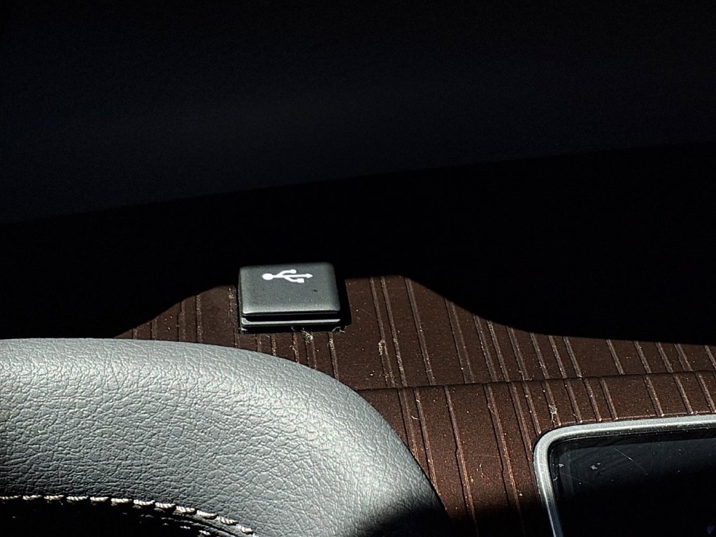 Certified 2024 Toyota Sienna XLE FWD image 13