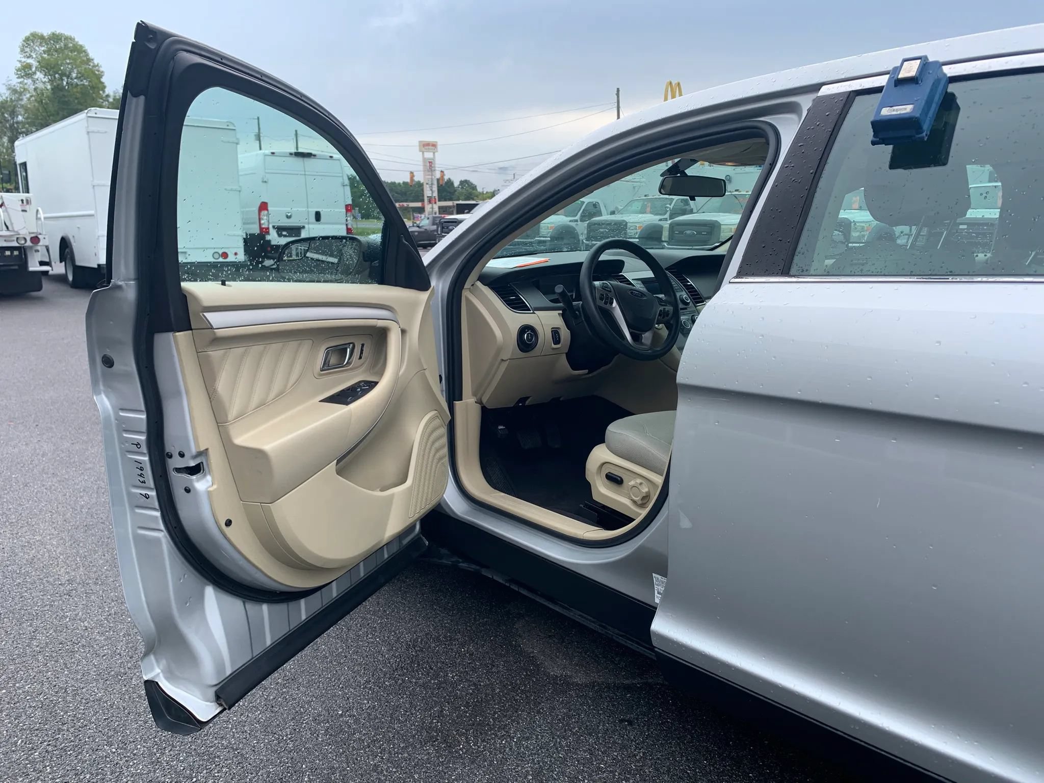 Used 2019 Ford Taurus SE FWD image 7