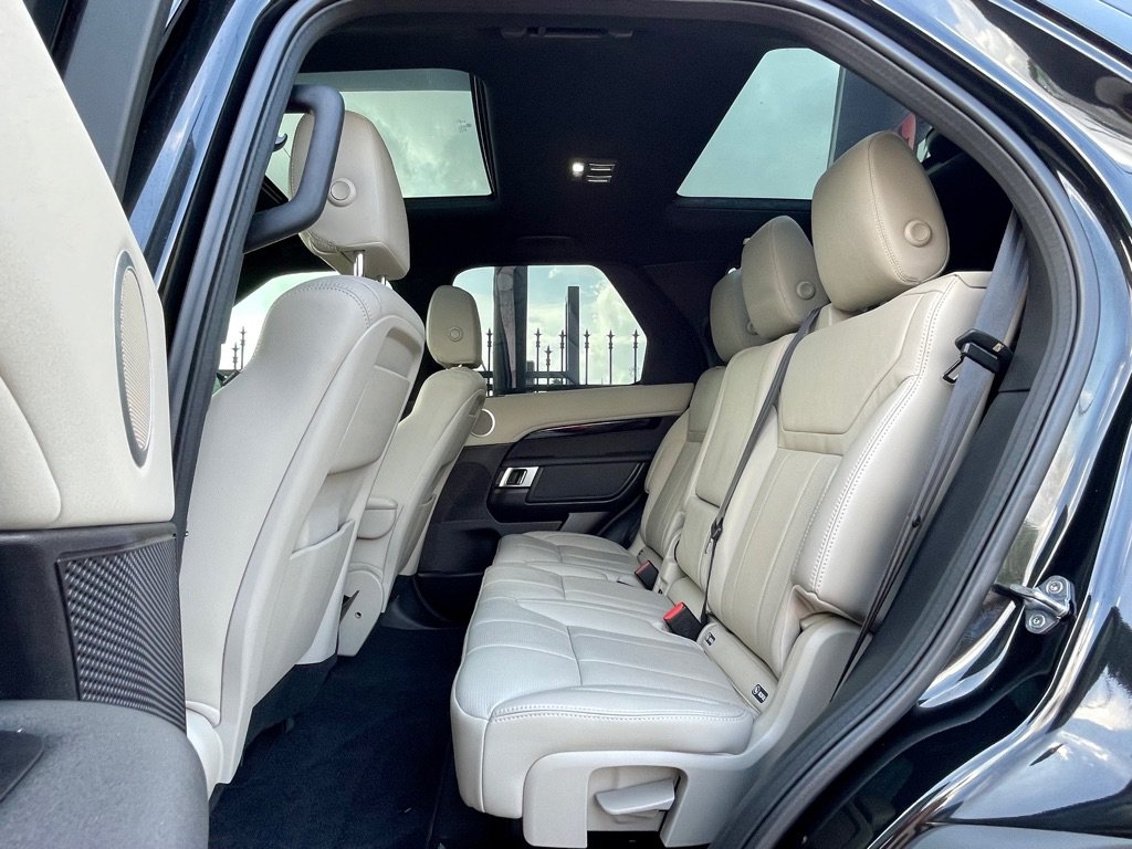 Used 2017 Land Rover Discovery SE AWD/4WD image 19