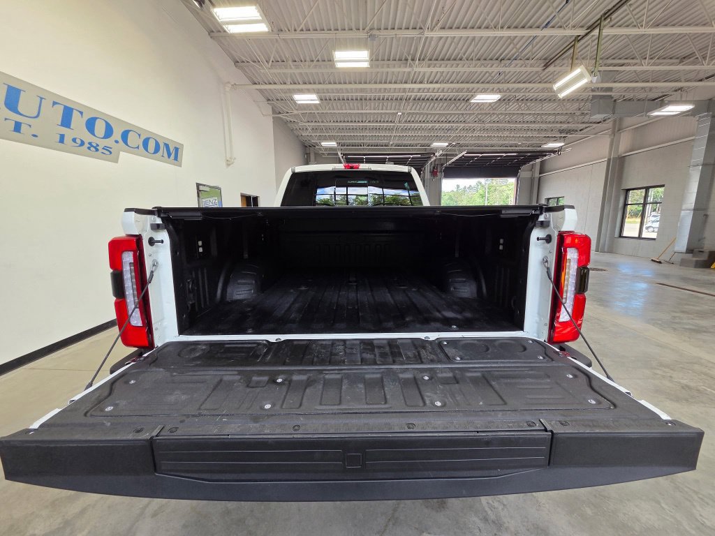 Used 2025 Ford F250 4x4 Crew Cab Super Duty image 9